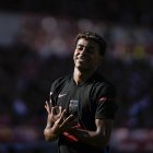 El delantero del Barcelona Lamine Yamal celebra tras anotar un gol ante el Girona este domingo, durante el partido de la 5a jornada de LaLiga EA Sports, entre el Girona FC y el FC Barcelona, en el estadio Montilivi de Girona. EFE/ David Borrat