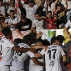 La Cultural celebra el gol de la victoria de Luis Chacón en el estadio Ruta de la Plata.