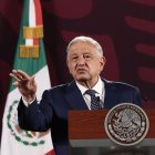 El presidente de México, Andrés Manuel López Obrador, participa este jueves, durante su conferencia de prensa matutina  en Palacio Nacional de la Ciudad de México (México). EFE/ José Méndez