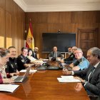 El alcalde de León, José Antonio Diez, y el Subdelegado del Gobierno, Héctor Alaiz, han presidido la reunión de coordinación de las labores de prevención y seguridad de las próximas celebraciones