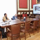 El alcalde de Valladolid, Jesús Julio Carnero, participa en una reunión online con representantes de Bimbo España y de la Junta de Castilla y León