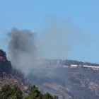 El humo se eleva tras el disparo de proyectiles desde el sur del Líbano hacia la Alta Galilea, norte de Israel, el 26 de septiembre de 2024. EFE/EPA/ATEF SAFADI