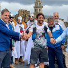 Llega a Ponferrada el deportista Alejandro Samper en su ruta hacia Santiago para visibilizar la diabetes tipo 1.