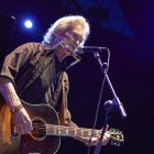 Fotografía de archivo del 26 de junio de 2017 del músico, actor y cantante estadounidense, Kris Kristofferson, durante una actuación en el Festival Jardins de Pedralbes, en Barcelona (España). EFE/ Alejandro García.