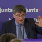 El expresidente de la Generalitat de Cataluña Carles Puigdemont interviene en las jornadas de trabajo de JxCat en Waterloo (Bélgica) este miércoles.