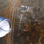 Vista cenital de la base militar de La Virgen del Camino y de la localidad desde un globo estratosférico.