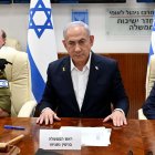 El primer ministro israelí, Benjamín Netanyahu (c), en unas reunión de su Gobierno a primeros de octubre. EFE/ Oficina De Prensa Del Gobierno Israelí/SÓLO USO EDITORIAL/SÓLO DISPONIBLE PARA ILUSTRAR LA NOTICIA QUE ACOMPAÑA (CRÉDITO OBLIGATORIO)