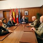 El general, en su visita al Ayuntamiento.