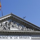 Vista de algunas aeronaves con motivo del desfile aéreo del Día de la Fiesta Nacional sobrevolando el Congreso de los Diputados, en una imagen de archivo. EFE/Mariscal