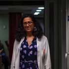 La doctora Ana López, especialista en oncología médica e investigadora.