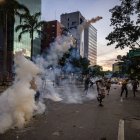 Fotografía de archivo de manifestantes mientras se enfrentan a la Guardia Nacional Bolivariana (GNB), por los resultados de las elecciones presidenciales del 28 de julio 2024 en Caracas (Venezuela). EFE/ Henry Chirinos