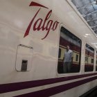 Imagen de archivo de un tren de Talgo. EFE/Divyakant Solanki