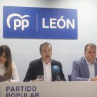 Beatriz Coelho, Ricardo Gavilanes y Antonio Mendoza, en la rueda de prensa de esta mañana.