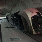 El tren sigue volcado en el túnel que une Chamartín con Atocha y corta las circulaciones con el este peninsular.