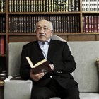 Fotografía de archivo facilitada por el diario turco Zaman el pasado 25 de marzo de 2014, que muestra al predicador islamista Fethullah Gülen durante una entrevista realizada en su casa de Pensilvania (Estados Unidos). EFE/Selahattin Sevi/Zaman Daily News SÓLO USO EDITORIAL[SOLO USO EDITORIAL]