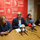 Rueda de prensa de los socialistas, este lunes.