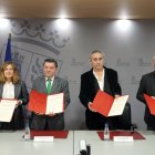 El consejero de la Presidencia, Luis Miguel González Gago, firma el protocolo general de actuación entre la Junta de Castilla y León, CEOE, UGT y CCOO para la promoción y difusión de las características y potencialidades de la Comunidad Autónoma