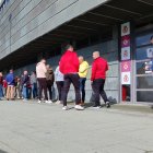 Colas en el Reino de León para adquirir entradas de cara al Cultural-Ponferradina.