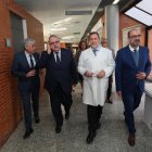 El delegado de la Junta Eduardo Diego, el consejero de Sanidad Alejandro Vázquez, el gerente del Hospital, Juan Ortiz de Saracho y el alcalde de Ponferrada, Marco Morala.