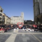 Acto de Cáritas junto a la Catedral de León.