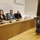 Elena Blasco, Enrique Reguero y Antonio Busto, en el inicio de la rueda de prensa de esta mañana.