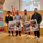 El concejal de Comercio de Ponferrada  la directiva de El Centro Mola, en la presentación del Black Friday.