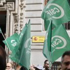 Imagen de archivo de una manifestación del CSIF ante la sede madrileña del Ministerio de Hacienda para exigir mejores condiciones laborales. EFE/ J P Gandul