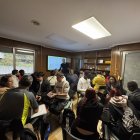 Taller de la Universidad de León en las instalaciones de Accem en el que participan estudiantes de la asignatura 'Creación de Empresas' del Grado en Relaciones Laborales y Recursos Humanos.