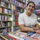 La gerente de Hijos de Santiago Rodríguez, Lucía Alonso, defiende en una entrevista con la Agencia EFE que ser librero es una de las formas más honradas de ganarse la vida. Su librería, la más antigua de España, cumple este año su 175 aniversario. EFE/ Santi Otero