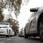 Imagen de archivo de varios taxis en una calle de Madrid. EFE/Zipi