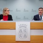 El consejero de Economía y Hacienda y portavoz de la Junta, Carlos Fernández Carriedo, y la vicepresidenta de la Junta de Castilla y León y consejera de Familia e Igualdad de Oportunidades, Isabel Blanco, comparecen en rueda de prensa posterior al Consejo de Gobierno.