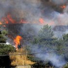 14/09/2010: Incendio producido en los alrededores de la autopista AP-66, en el peaje de La Magdalena (León), como consecuencia de los enfrentamientos entre los mineros y el Grupo de Reserva de Seguridad (GRS) de la Guardia Civil, por los cortes de la carretera que los piquetes han realizado hoy cuando se cumple el noveno día de cortes en carreteras leonesas debidos a los piquetes de los trabajadores de las empresas mineras del Grupo Alonso y Viloria; unas retenciones a las que se han sumado otras manifestaciones de protesta como huelgas de hambre, encierros y acampadas.