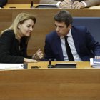 El president de la Generalitat, Carlos Mazón  y la vicepresidenta, Susana Camarero, durante el pleno de este viernes en el que Mazón r