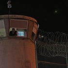 Imagen de archivo de una torre de guardia de la prisión militar de Ofer, en Cisjordania.  EFE/ATEF SAFADI