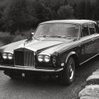Rolls-royce silver shadow.