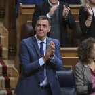 Imagen de archivo del presidente del Gobierno, Pedro Sánchez, y la vicepresidenta María Jesús Montero, en un pleno del Congreso de Los Diputados.- EFE/ Fernando Villar