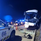 Al menos dos personas resultaron muertas, otras siete heridas de gravedad y otra se encuentra desaparecida en el accidente de un autobús español que tuvo lugar este domingo en una carretera de montaña en el departamento de Pirineos Orientales, en el sur del Francia. EFE/Bomberos de los Pirineos Orientales/Anthony CIRERA -SOLO USO EDITORIAL/SOLO DISPONIBLE PARA ILUSTRAR LA NOTICIA QUE ACOMPAÑA (CRÉDITO OBLIGATORIO)-
