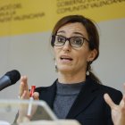 La ministra de Sanidad, Mónica García, presenta el proyecto de salud mental para las zonas afectadas por la dana acompañada por la comisionada de Salud Mental, Belén González, y la especialista de salud mental de la OMS Europa Ana Mª Tijerino. EFE/Ana Escobar