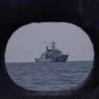 Fotografía de archivo de un barco guardacostas japonés en unas maniobras junto con Estados Unidos y Filipinas en el mar de China Meridional en 2023. EFE/EPA/FRANCIS R. MALASIG