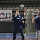 Lindqvist junto a Dani Gordo en un entrenamiento del Abanca Ademar.