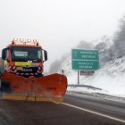 La nieve cubre la montaña de León en el puerto de Pajares y la comarca de los Argüellos.