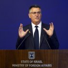 El ministro israelí de Exteriores, Gideon Saar, durante una rueda de prensa celebrada este lunes en Jerusalén. EFE/Alejandro Ernesto