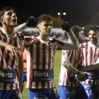 ç Los jugadores del Barbastro celebran la victoria por 2-0 ante el Espanyol, en una foto de archivo. EFE/Javier Blasco