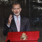 El rey Felipe interviene durante un encuentro con la colectividad española dentro de sus actividades de su viaje oficial a Italia, este martes en Roma. EFE/ Chema Moya