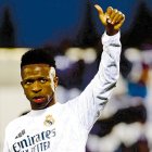 Vinicius liderará el ataque del Real Madrid en su visita de esta noche a Vallecas.