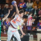 El Ademar vence con más problemas de la cuenta al Anaitasuna.