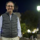 El investigador José Cabello Núñez, archivero de La Puebla de Cazalla (Sevilla), durante la entrevista con EFE tras haber hallado en un archivo de Sevilla 27 documentos relativos a la vida de Cervantes. EFE/ Raúl Caro
