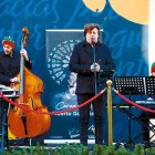 El tenor Alberto González ayer, en un momento del concierto en el centro de Ponferrada.