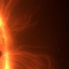 Impresión artística de Trappist-1 b poco antes de que pase por detrás de la estrella enana roja fría Trappist-1. Este tipo de estrellas son conocidas por su actividad, con grandes manchas estelares y erupciones. Trappist-1 b podría experimentar un intenso vulcanismo. CRÉDITO Thomas Müller (Instituto de Astronomía Max Planck)