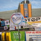 Agricultores en representación de FUGEA, la Federación Unida de Grupos de Ganaderos y Agricultores, realizan una manifestación para pedir que se detenga el acuerdo UE-Mercosur frente al edificio de la Comisión Europea en Bruselas, Bélgica, 13 de noviembre de 2024.